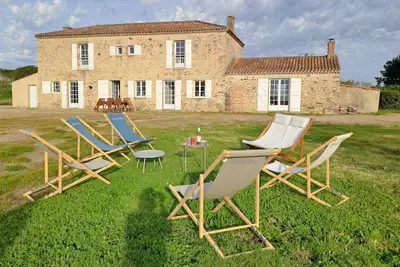 Image de Maison de Famille Avec Grand Jardin et Piscine à 15 mn des Plages