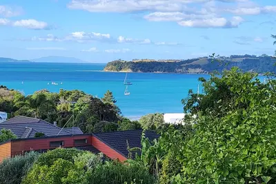 Image de Fully self contained guest suite, beautiful sea views. 7 minutes walk to beach