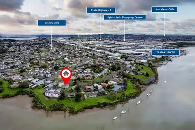 Image de Large House. Convenient Location.