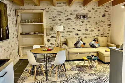 Image de Gîte de Standing 2/4p au Coeur du Village Classé D'alba La Romaine