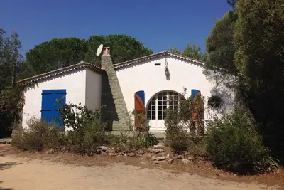 Image de A 5 minutes Ă pied des plages de Pampelonne, villa et jardin privatif. l