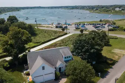 Image de Walk to Oyster Pond and Main Street Chatham!