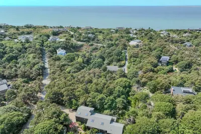 Stylistic Home and Easy Walk to the Beach!