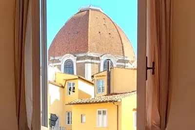 Image de Bright Apartment a few steps from Duomo and Train Station. Wifi, A/C, W&D