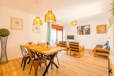 Image de Appartement très spacieux de 2 chambres, à 200m de la plage.