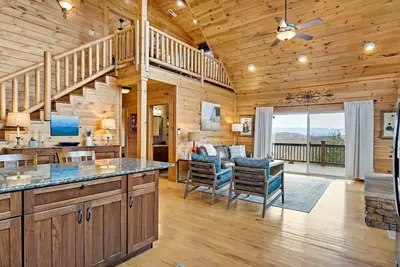 Image de Stunning 3-Level Log Cabin: Blue Ridge Mtn Views, with abundant outdoor space!