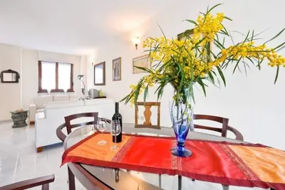 Image de Stylish & Spacious Townhouse - Walk to Beach & Town