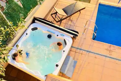 Image de Fantastisches Haus mit Pool und Meerblick