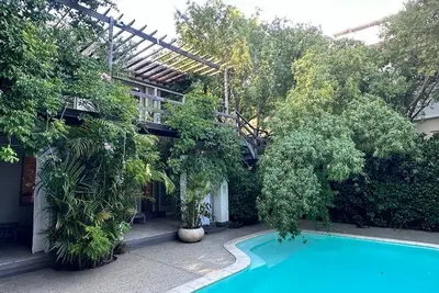Image de 3 bedroom Villa with a swimming pool \"hidden gem and an oasis\" in Green Point.