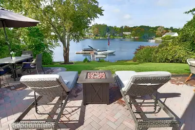 Image de New Candlewood Lake 4br 2ba Direct Waterfront Home Dock~Fire Pit~Winter Special!