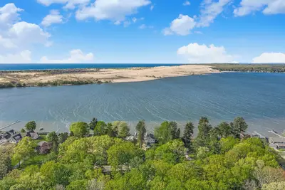 Image de Schooner and Whoop-Ti-Do Cottages: Private Beach on Silver Lake!