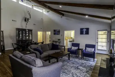 Image de Beautiful Home in Richardson with small movie theater