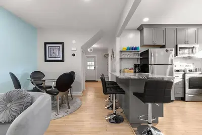 A Fresh, Modern Home * Great Locale Near Downtown Appleton