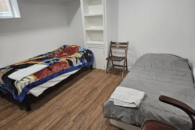 Image de Guesthouse in Prime location in Toronto only 5 minutes from subway Station