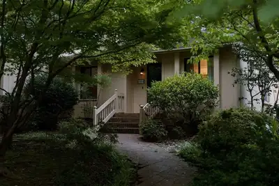 Image de Newly Renovated near North Hills!