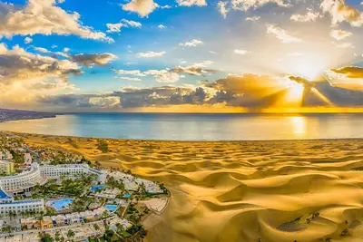 Image de Apartamento Costero en Playa del Inglés. ¡ Tu Hogar Lejos del Hogar!