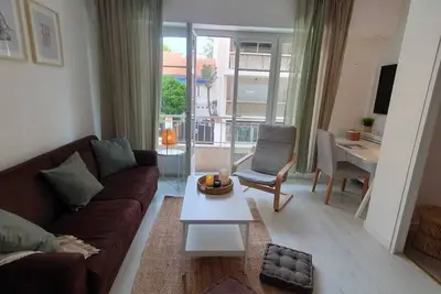 Image de Appartement spacieux de 41m2, Juan-les-Pins, 200m des plages, tout à proximité!