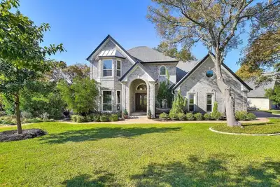 Image de Spacious 5 Bdrm Greenbelt Home with Pool - Family & Pet Friendly