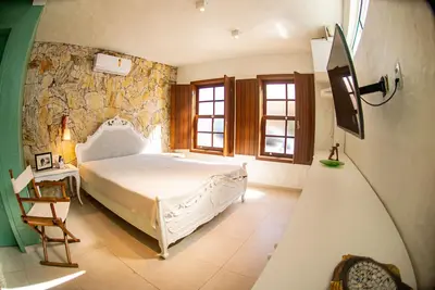 Image de Casa Nara, a 100 Metros do mar no Centro Histórico de Garopaba!