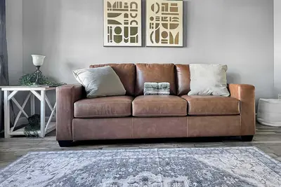 Image de 511 - Cozy, quiet secluded close to strip & Marina