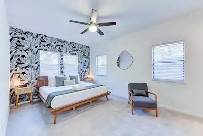 Image de Hot Tub - E. Austin - 5 min to Ut - 10 min to Dt\n\n