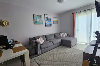 Image de Bright and Colorful three bedroom apartment, ideal for remote work