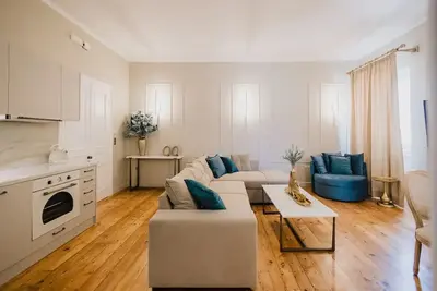 Image de Mantzarou #3 - CorfuTown Luxury Suites\n\n