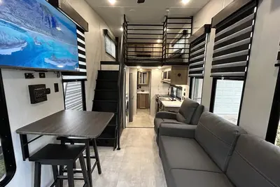 Image de New tiny house near Grass Valley on shared 5 acre wooded lot! Hot tub access!