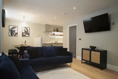 Image de Pass the Keys | Apartment 4 Old Conservative Club in Historic Town