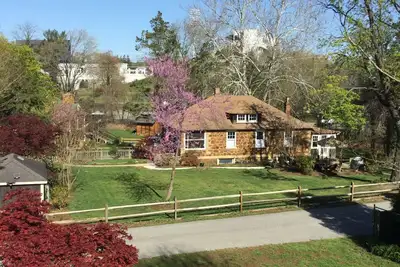 Image de Dog friendly! Next to Navy Stadium and Dta Shuttle!