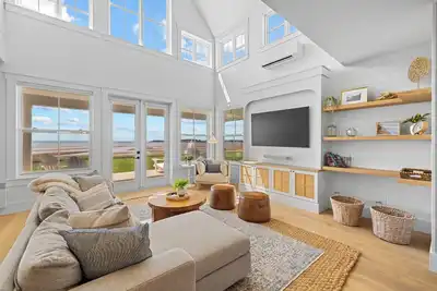 Image de Oceanfront Sunset Beach House
