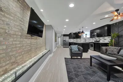 Image de The En Bronze ~ 7mins To Dining & Downtown Chicago