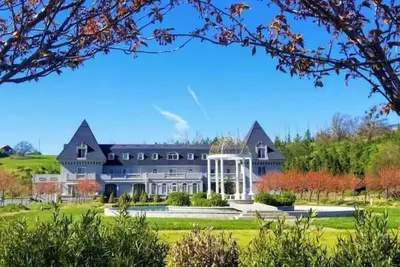 Image de Chateau Herbe ~ Oberon Suite w/ Kitchen