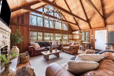 Image de Modern A-Frame Chalet with Sauna, Indoor Pool & Game Room