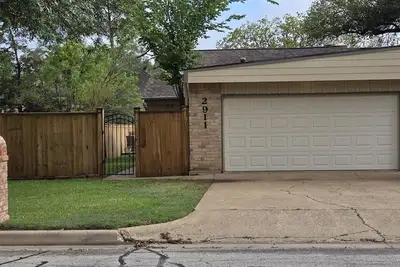 Image de Charming \"Charlie Boy\" is a quiet comfortable retreat from the world!