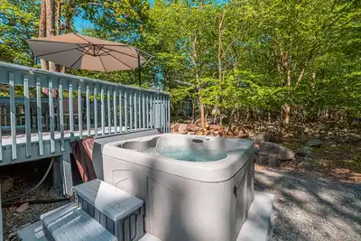 Hot Tub / Fire Pit / Fire Place / Family