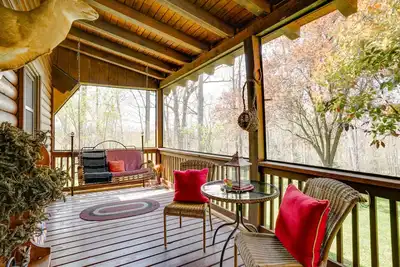 Image de Peaceful Luray Cabin w/ Hot Tub, Deck & Fire Pit!