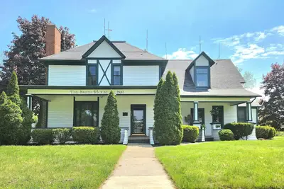 Image de The Smith House Retreat w/HotTub, Bikes, Game/Movie Room, 10mins to Frankenmuth