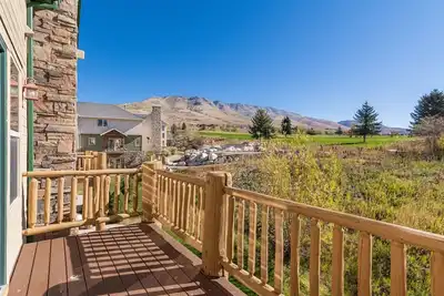 Image de Eden's Timber Nest Retreat: Adventure Awaits!