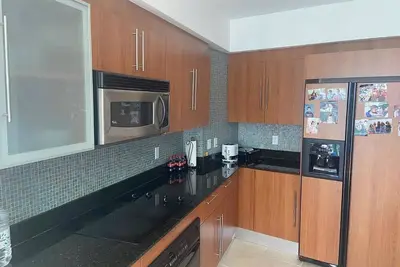 Image de Downtown Condo with Water View All Around