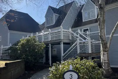 Image de Cozy newly renovated condo, in Norwich, Ct. 3 mins from Mohegan Sun Casino.