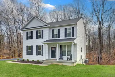 Image de Modern Family Home 2 minutes to Lake Anna - Hot Tub installed on 11. 14. 25!