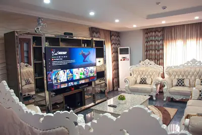 Image de 5bed - Professional Chef, Super Host, 24/7 WiFi, Power & Security