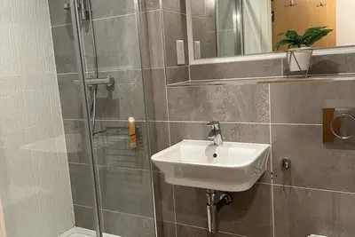 Image de Home in City Centre-Free Parking & Balcony View