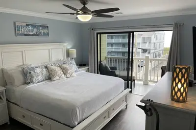 Image de New Listing, Clean Condo - Views of Ocean 2nd row!