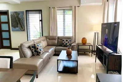 Modern 2 bed, 2 bath in Kingston, Jamaica