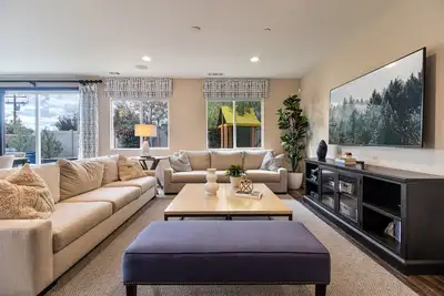 Image de Modern & Spacious Family/Pet-Friendly Home\n