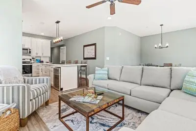 Image de Swell @ Beach ClubPet friendly; 5 star amenities