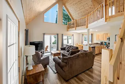 Image de #8 Thomas' Parkside Cottages, Beachfront Lake Huron, parkside, downtown local