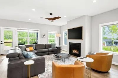 Image de RiverWest Alpine - Hot Tub - Sauna - Dogs -25% off Ski Tickets